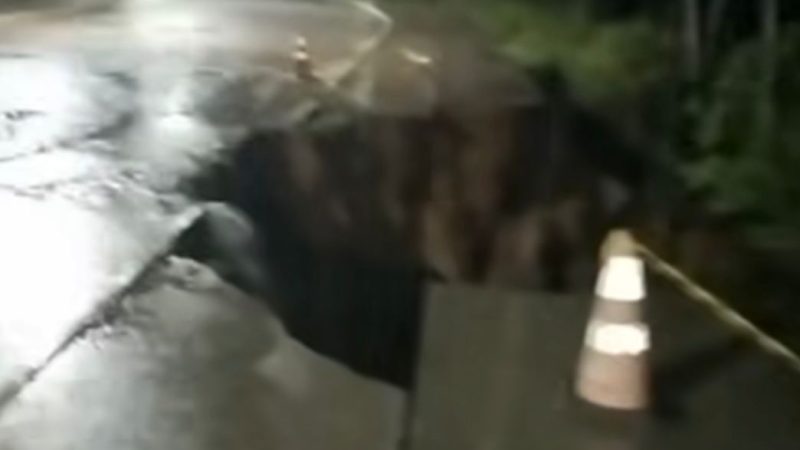 Chuvas abrem enorme cratera em Pilar e acende alerta no Conjunto Imburi