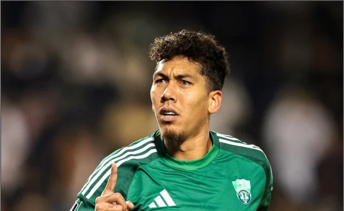 Roberto Firmino é anunciado no Al-Sadd após sondagens de brasileiros