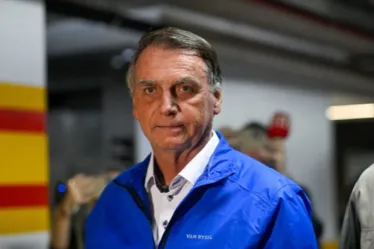 Moraes decreta prisão domiciliar de Jair Bolsonaro