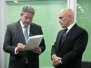 Isnaldo e Lira salvam Hugo Motta de vexame na presidência da Câmara