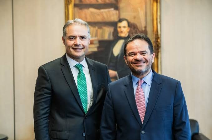 Marcelo Victor segura a caneta, mas não entrega o jogo à Renan Filho