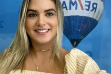 Corretora e mãe de duas filhas: quem era a mulher que morreu após colidir moto com poste