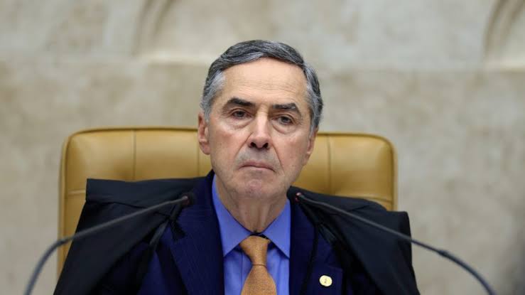 Filho do ministro Barroso decide não retornar aos EUA após suspensão de vistos a magistrados do STF