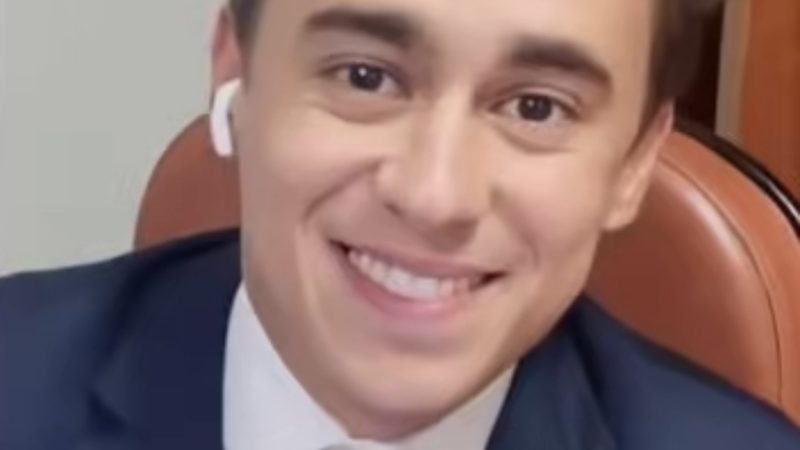 Nikolas Ferreira é eleito melhor deputado do Brasil