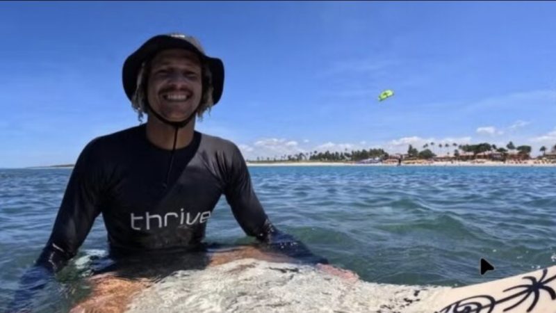 Da Prancha para o Resgate: Saiba quem é Deno Rocha, Surfista Evita Tragédia na Praia do Francês