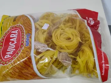 Suspeito de tráfico é preso com drogas escondidas em pacote de macarrão, em Maceió