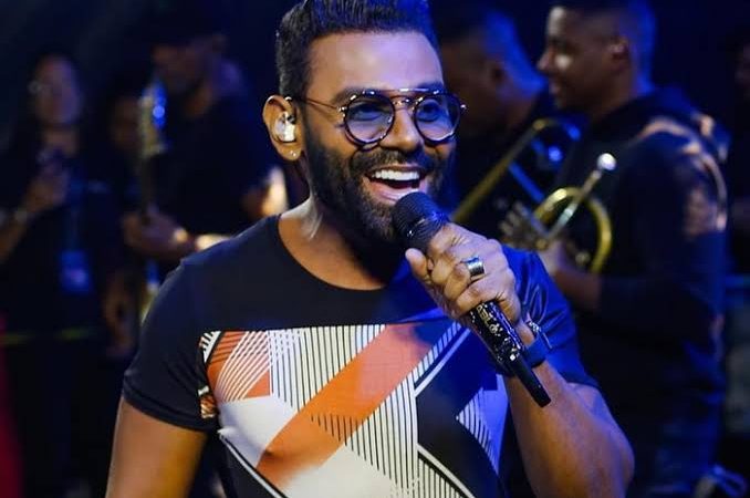 Pablo do Arrocha se irrita em show e dispara contra fã: ‘Vai te lascar’