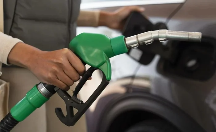 Gasolina e etanol ficarão mais caros com aumento de R$ 0,10 no ICMS