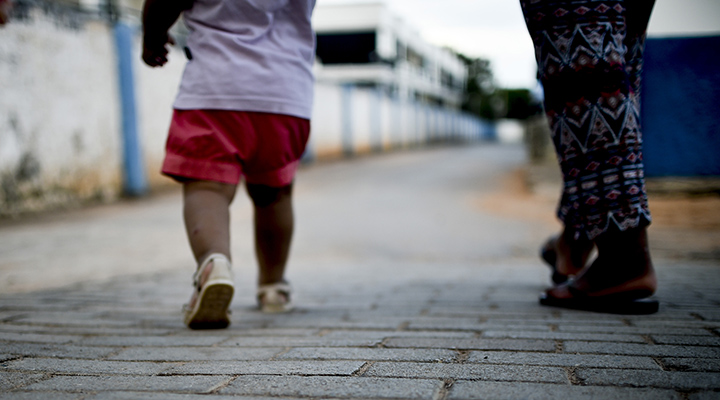 Filhos de vítimas de feminicídio têm direito a pensão especial de um salário mínimo