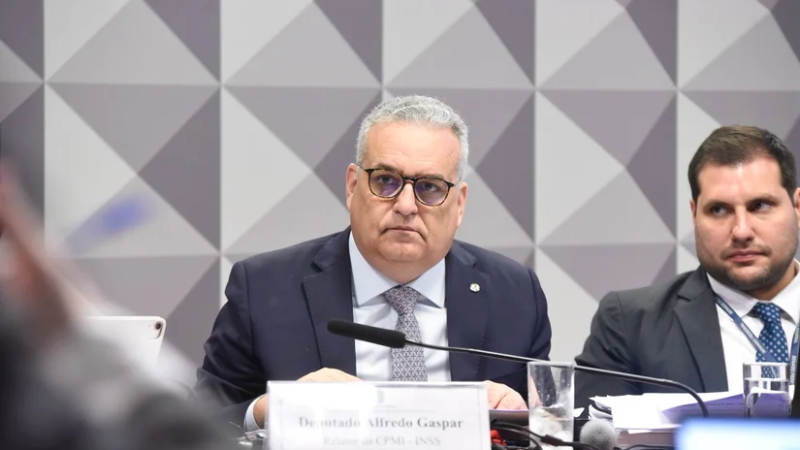 Alfredo Gaspar denuncia “blindagem de criminosos” e pede prisão preventiva de empresário ligado ao Careca do INSS na CPMI