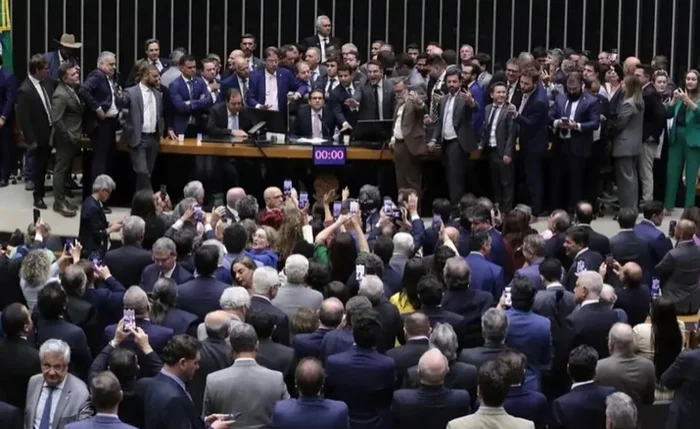 Maioria dos deputados de Alagoas apoia urgência para projeto da bancada cristã