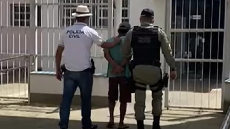 Homem é preso após ataque com faca dentro de mercado em Água Branca; ação foi registrada em vídeo