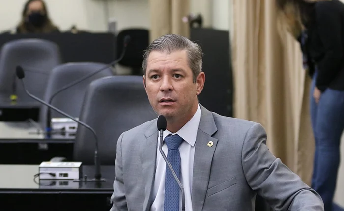 Assembleia de Alagoas debate projeto que restringe presença de menores na Parada LGBTQIAPN+