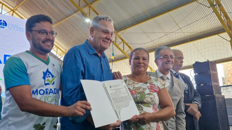 Vice-governador participa da entrega de 156 títulos de propriedade em Maribondo pelo Programa Moradia Legal VII