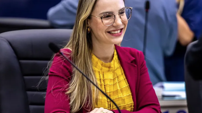 Olívia Tenório aceita convite de Arthur Lira e entra na chapa federal do PP em Alagoas