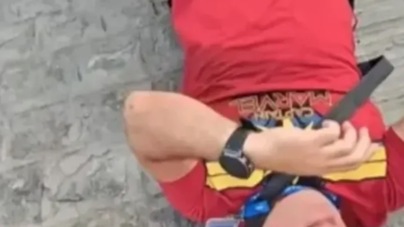 Cadeirante cai de elevador de ônibus e denuncia falta de acessibilidade no transporte de Maceió