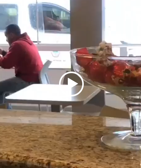 Vídeo: servidor público é afastado após ser flagrado se m4sturb4nd0 dentro de carro da prefeitura