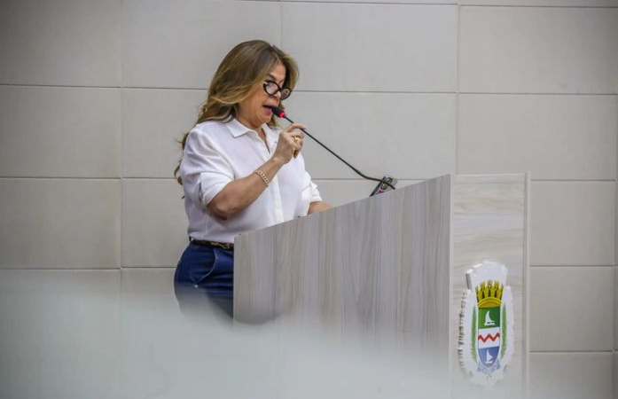 Projeto de lei em Maceió propõe impedir menores de 14 anos de viajarem sozinhos em táxis e carros por aplicativo