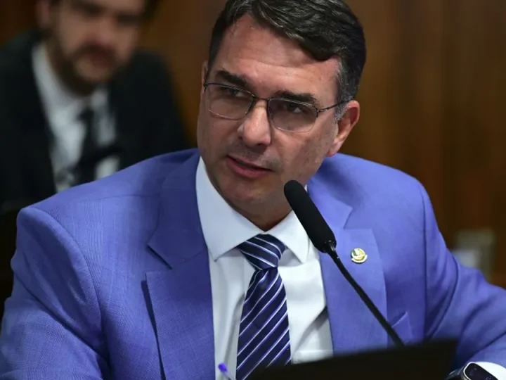 Flávio Bolsonaro confirma candidatura à Presidência em 2026