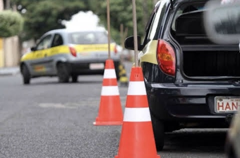 CNH em Alagoas muda: Detran libera uso de veículo particular, aceita carro manual ou automático, acaba com baliza e meia-embreagem e adota novo sistema de pontuação