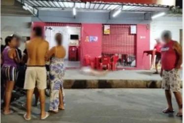 Mulher é executada a tiros na porta de mercadinho no Benedito Bentes, em Maceió