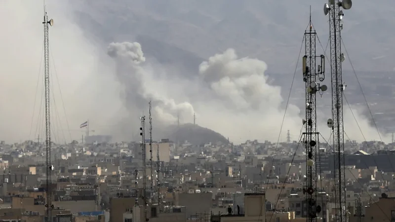 EUA e Israel atacam o Irã após semanas de tensão