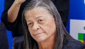 Dança das cadeiras expõe fragilidade administrativa na gestão de Tia Júlia