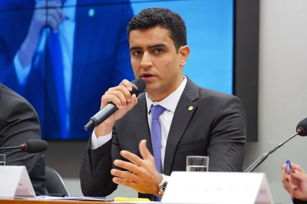 Declaração de Kelmann Vieira reforça especulações sobre candidatura de JHC ao governo de Alagoas