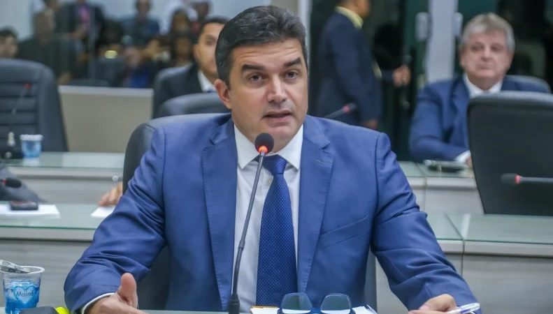 Bomba na Câmara: Rui Palmeira denuncia “fantasmas” com salários de até R$ 17 mil e provoca climão no plenário