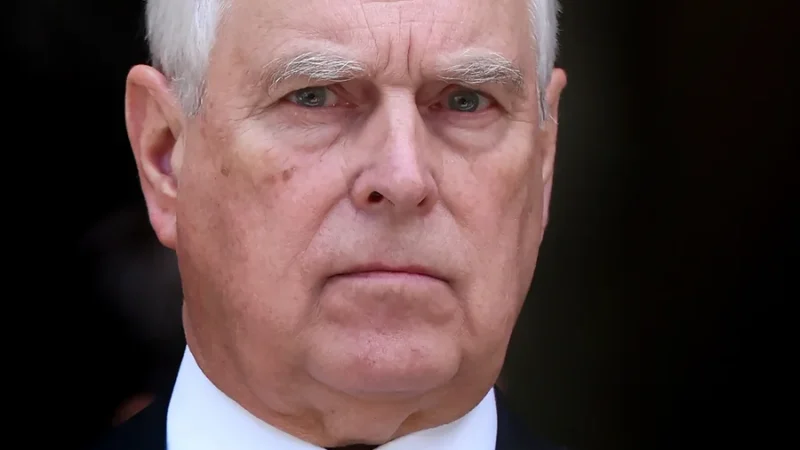 Ex-príncipe Andrew é preso no Reino Unido no dia de seu aniversário