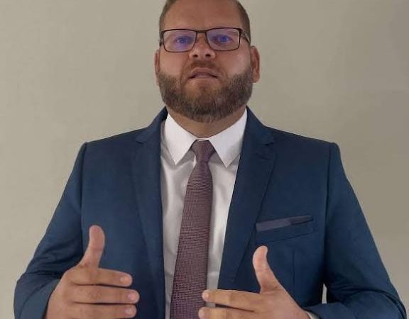 Advogado aciona Justiça após promoção de PM acusado de matar adolescente em Palmeira dos Índios