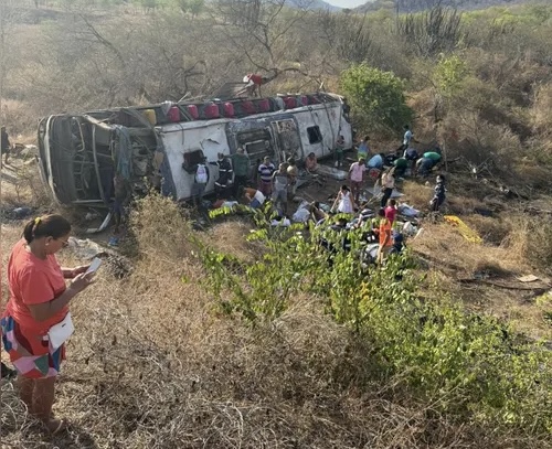 Nove das 16 vítimas de acidente com ônibus de romeiros são identificadas em Alagoas; Veja nomes