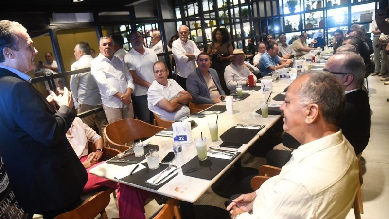 Em Recife, Adeilson Bezerra participa de encontro de escritores e fala sobre seu livro com lançamento previsto para 2026