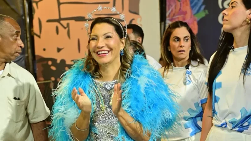 Janja e ministras voaram em avião da FAB em visita a escola que homenageou Lula