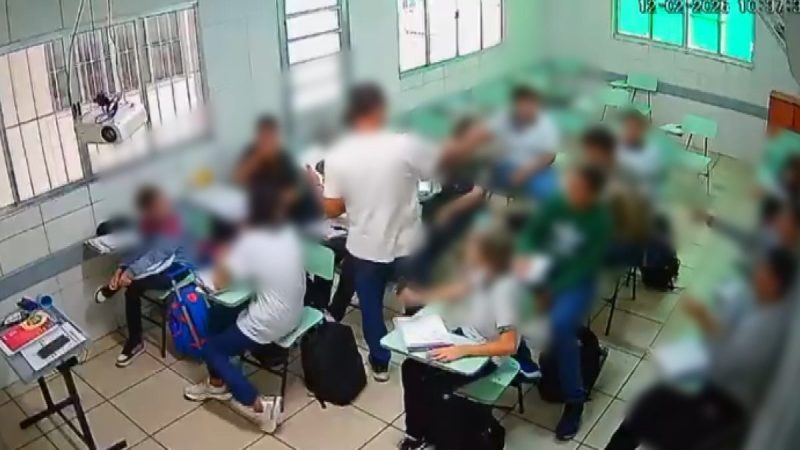 Professor é indiciado por injúria racial após comparar aluno negro a chimpanzé em escola de Maceió