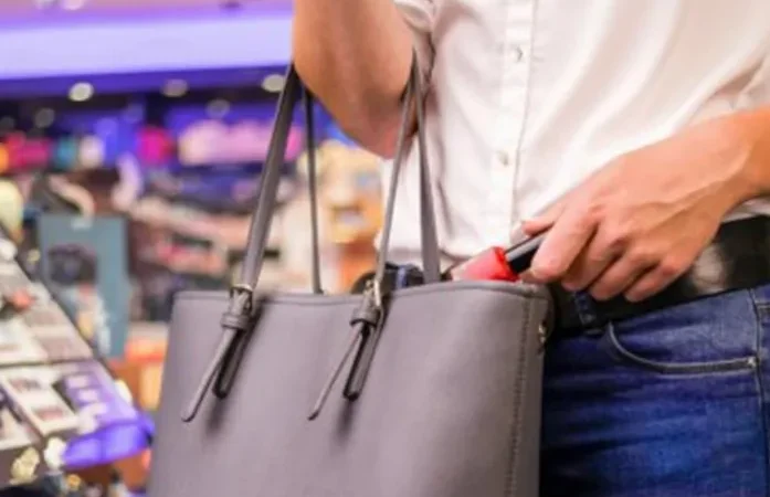 Mulher é presa após furtar 22 óleos corporais e sanduicheira em loja no Centro de Arapiraca