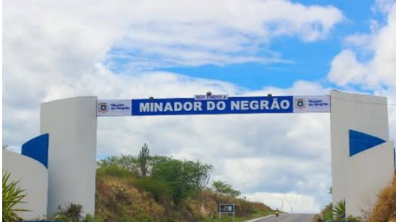 Homem invade casa, agride mulher e tenta fugir pelos fundos em Minador do Negrão