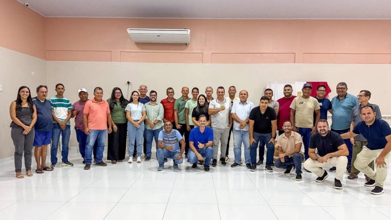 Em meio a boom turístico, prefeito de Porto de Pedras Allan de Jesus reúne secretariado para adequar infraestrutura e serviços