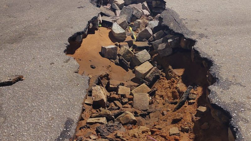Obras inacabadas impactam rotina e são causas de estresse para a população, aponta especialista