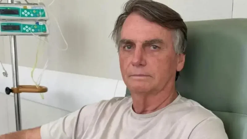 Família celebra aniversário de Jair Bolsonaro na UTI em meio à internação