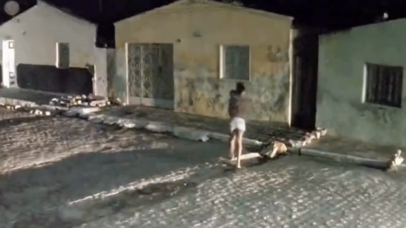 Imagens mostram jovem com bebê no colo sendo sequestrada antes de ser morta no Sertão de Alagoas