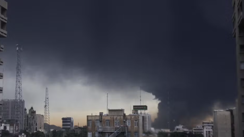 Entenda como explosões transformaram ‘dia em noite’ no Irã e colocaram cidade sob alerta de chuva ácida