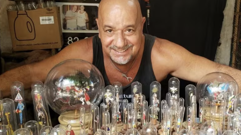 Artesão transforma palitos de fósforo em esculturas e já levou arte de Alagoas ao mundo