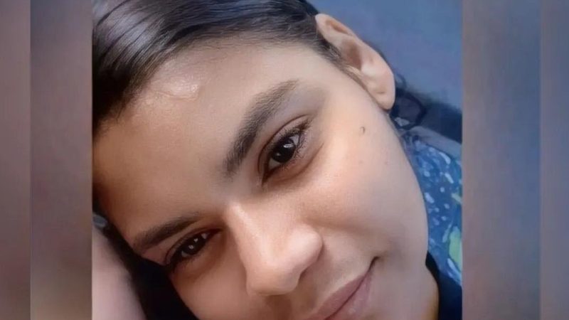 Jovem abre os olhos, tosse no próprio velório e gera pânico; família acusa profissionais de negligência médica