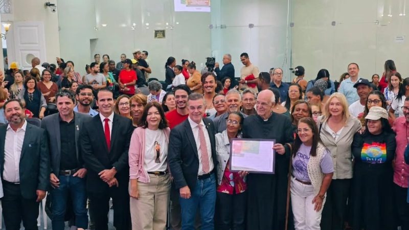 Padre Júlio Lancelotti participa de sessão pública em Alagoas e reforça debate sobre população em situação de rua