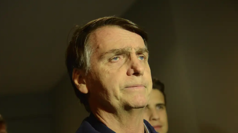 Bolsonaro segue em UTI com função renal comprometida