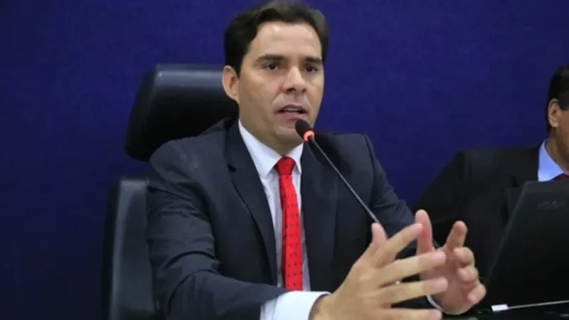 Kelmann Vieira deixa liderança do governo na Câmara para dar autonomia a Rodrigo Cunha