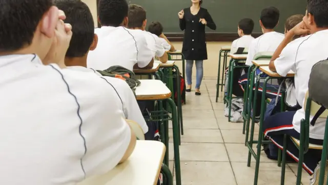 Sinteal garante reajuste de 6% para professores; projeto segue para a Câmara