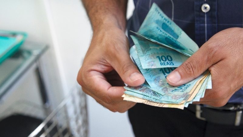 Dívidas com agiotas? O que diz a lei e quais são os direitos do devedor no Brasil