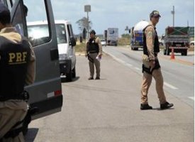 PRF intensifica fiscalização de condutas imprudentes durante feriadão